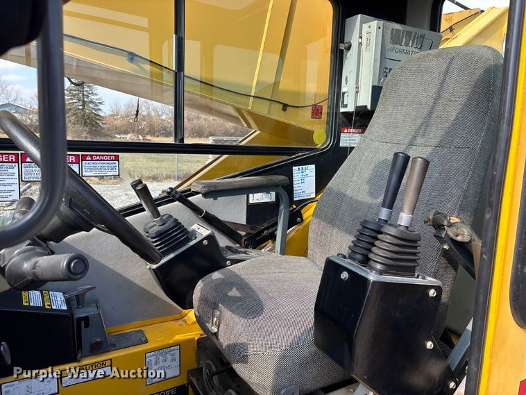 image for item EM5052 2005 Grove RT600E crane