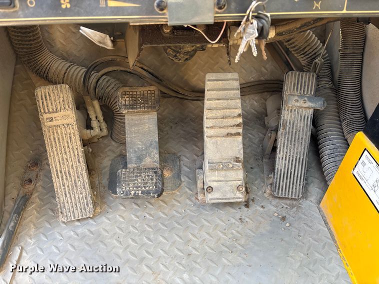 image for item EM5052 2005 Grove RT600E crane