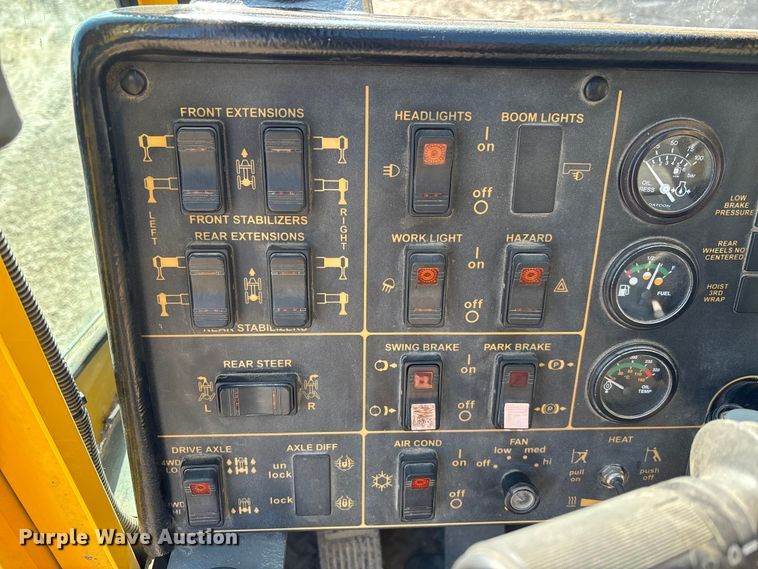 image for item EM5052 2005 Grove RT600E crane