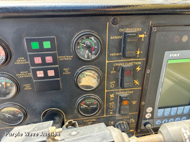 image for item EM5052 2005 Grove RT600E crane