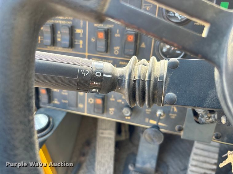 image for item EM5052 2005 Grove RT600E crane