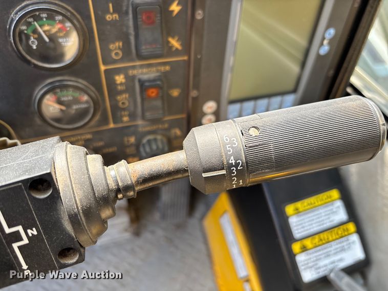 image for item EM5052 2005 Grove RT600E crane