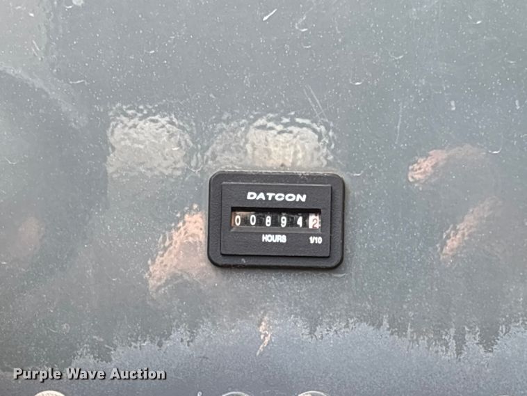 image for item EM5052 2005 Grove RT600E crane