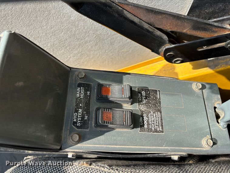 image for item EM5052 2005 Grove RT600E crane