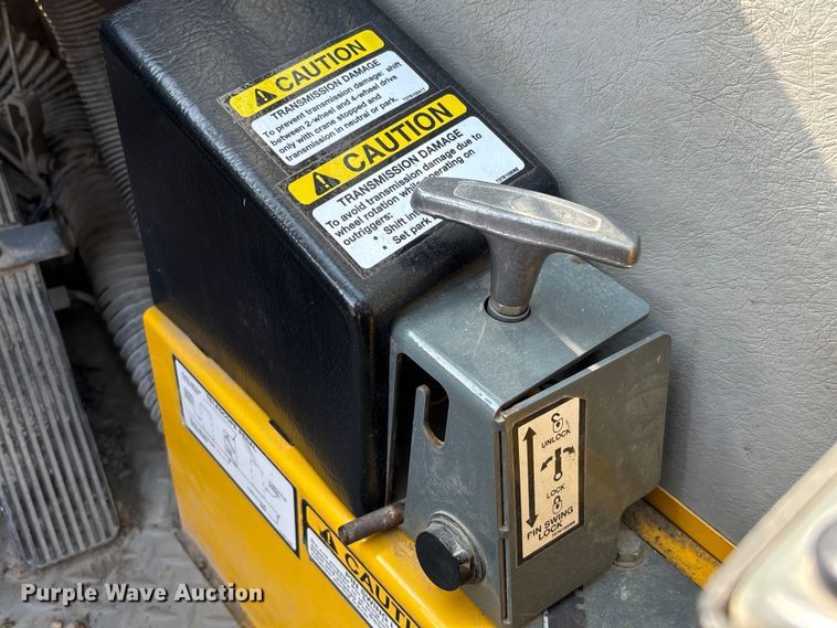 image for item EM5052 2005 Grove RT600E crane