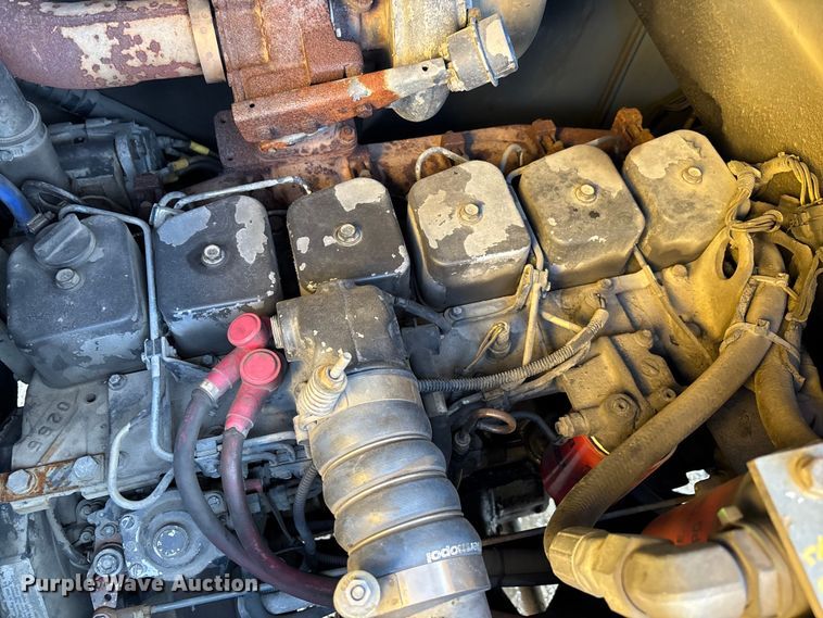 image for item EM5052 2005 Grove RT600E crane