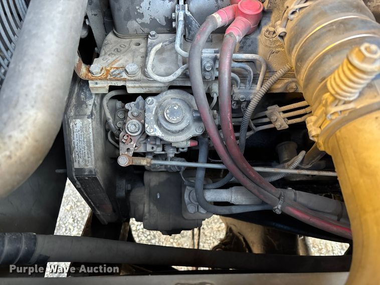 image for item EM5052 2005 Grove RT600E crane