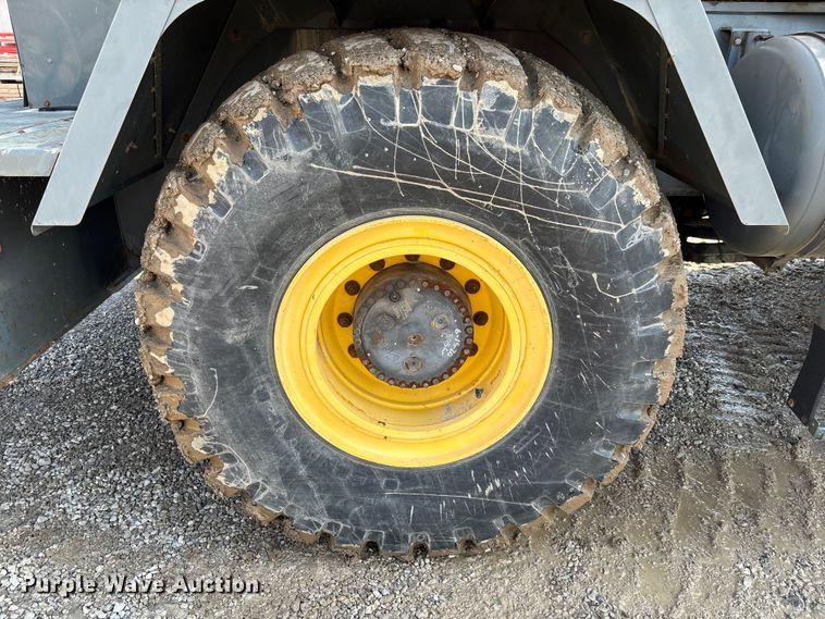 image for item EM5052 2005 Grove RT600E crane