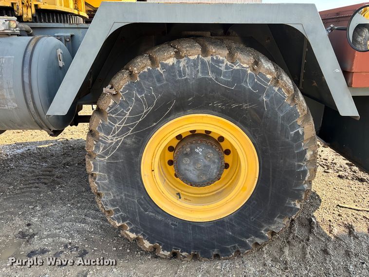 image for item EM5052 2005 Grove RT600E crane