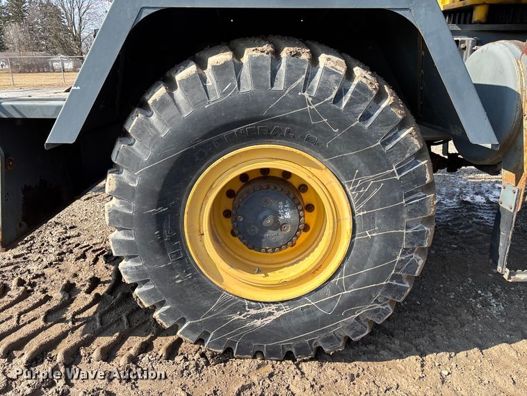 image for item EM5052 2005 Grove RT600E crane