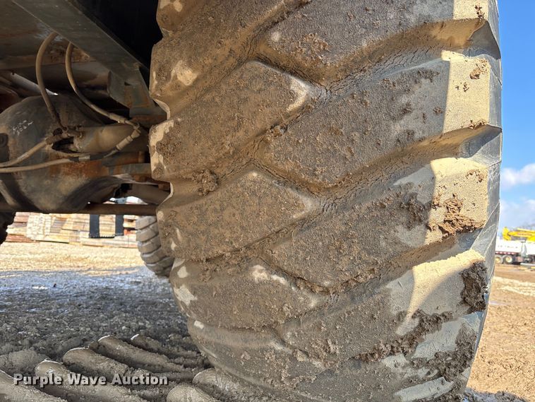 image for item EM5052 2005 Grove RT600E crane