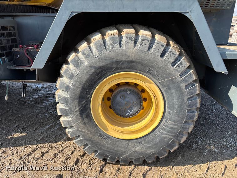 image for item EM5052 2005 Grove RT600E crane