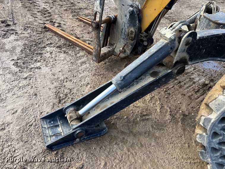 image for item EM5053 2010 Caterpillar TL1055 telehandler