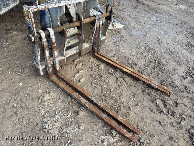 image for item EM5053 2010 Caterpillar TL1055 telehandler