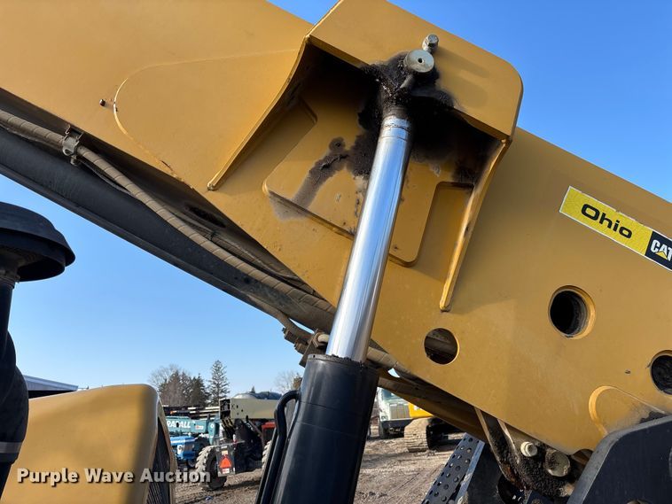 image for item EM5053 2010 Caterpillar TL1055 telehandler