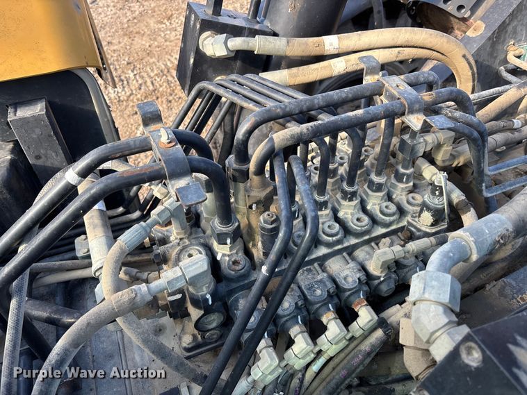 image for item EM5053 2010 Caterpillar TL1055 telehandler