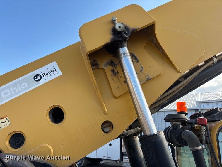 image for item EM5053 2010 Caterpillar TL1055 telehandler