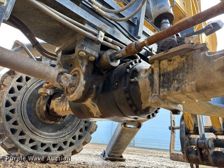 image for item EM5053 2010 Caterpillar TL1055 telehandler