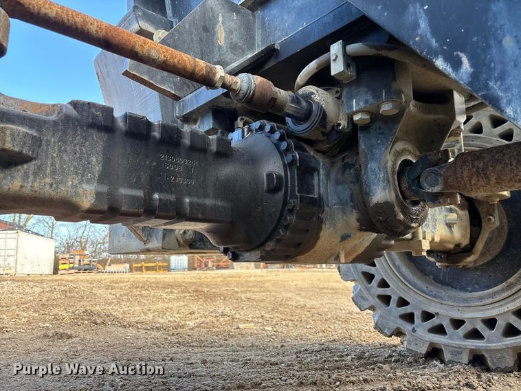 image for item EM5053 2010 Caterpillar TL1055 telehandler