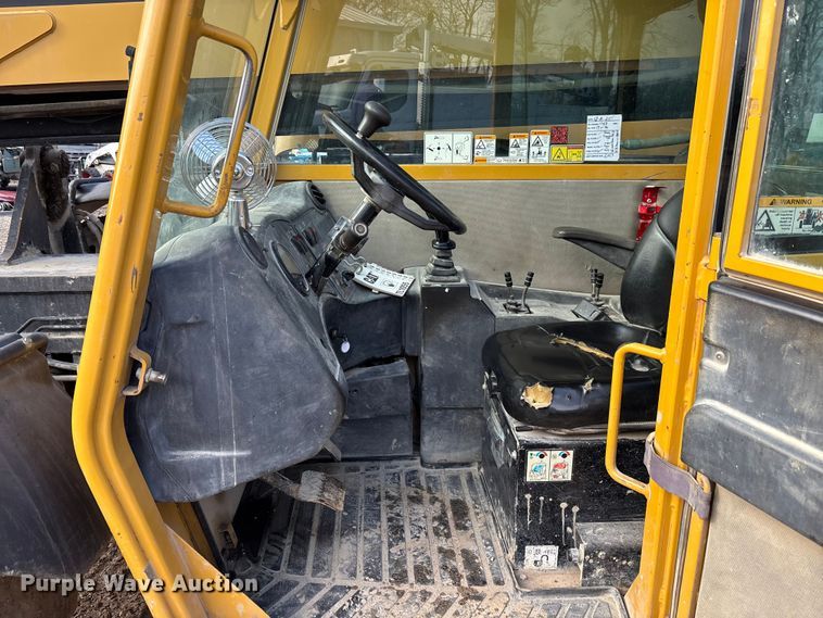 image for item EM5053 2010 Caterpillar TL1055 telehandler