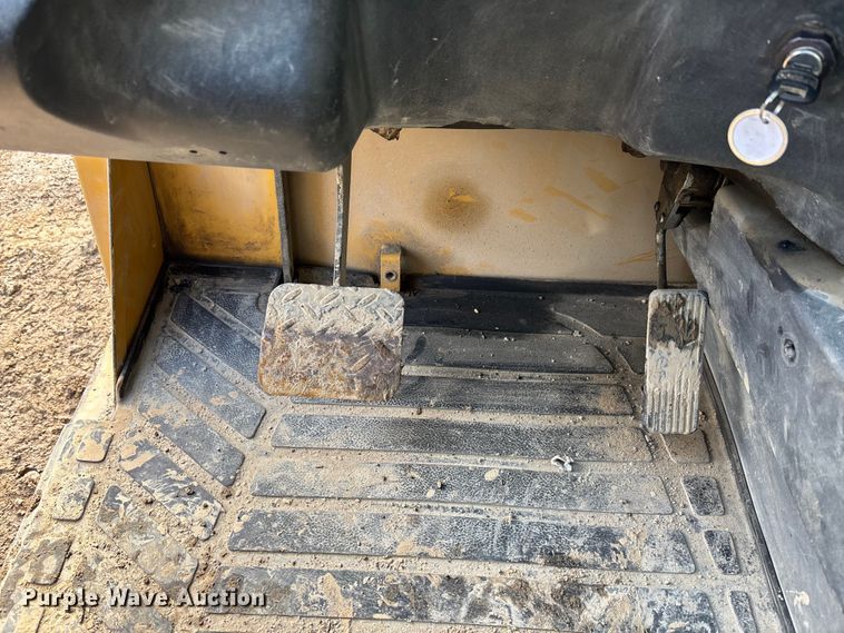 image for item EM5053 2010 Caterpillar TL1055 telehandler