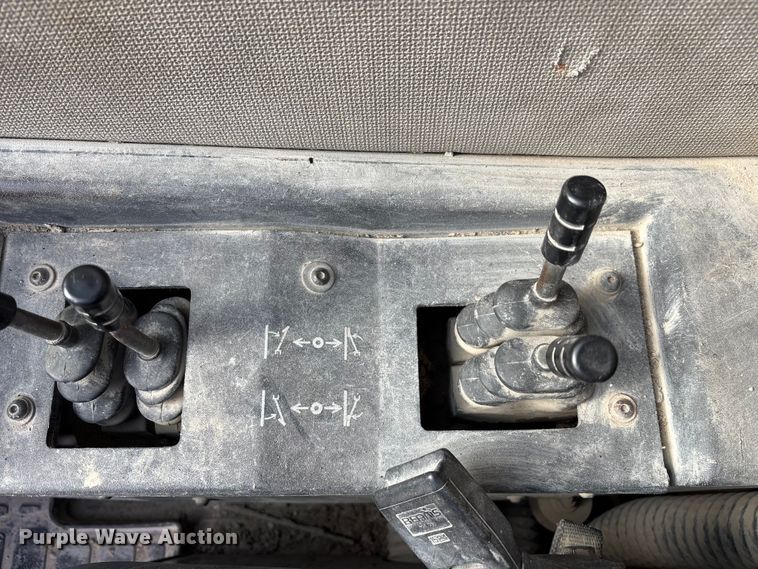 image for item EM5053 2010 Caterpillar TL1055 telehandler