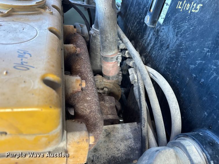 image for item EM5053 2010 Caterpillar TL1055 telehandler