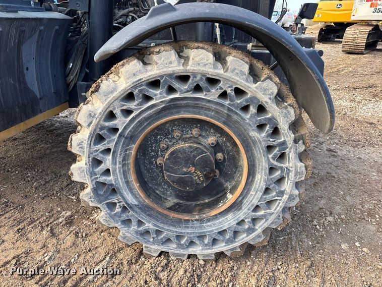 image for item EM5053 2010 Caterpillar TL1055 telehandler