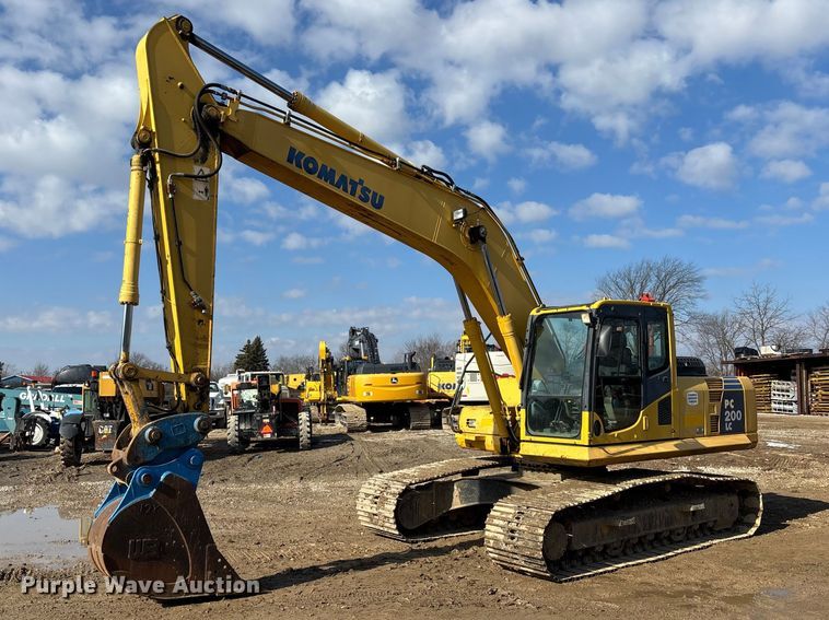 image for item EM5056 2011 Komatsu PC200LC-8 excavator