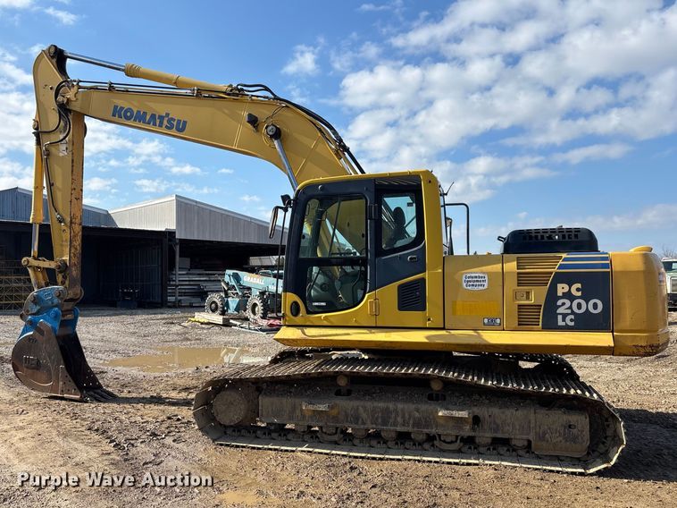 image for item EM5056 2011 Komatsu PC200LC-8 excavator