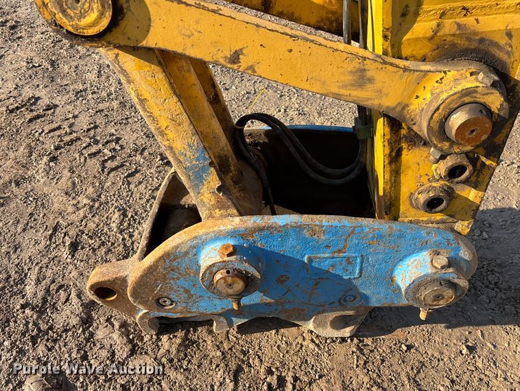 image for item EM5056 2011 Komatsu PC200LC-8 excavator