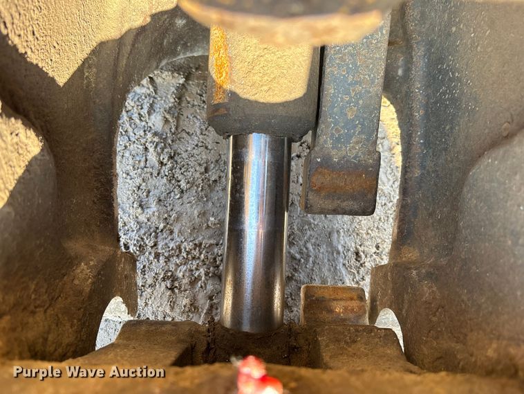 image for item EM5056 2011 Komatsu PC200LC-8 excavator