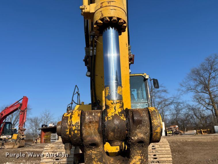 image for item EM5056 2011 Komatsu PC200LC-8 excavator