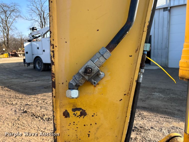 image for item EM5056 2011 Komatsu PC200LC-8 excavator