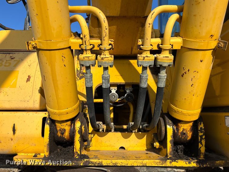 image for item EM5056 2011 Komatsu PC200LC-8 excavator