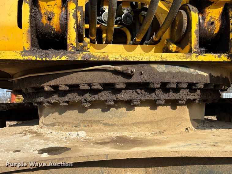 image for item EM5056 2011 Komatsu PC200LC-8 excavator