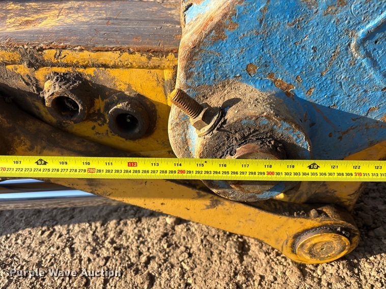 image for item EM5056 2011 Komatsu PC200LC-8 excavator