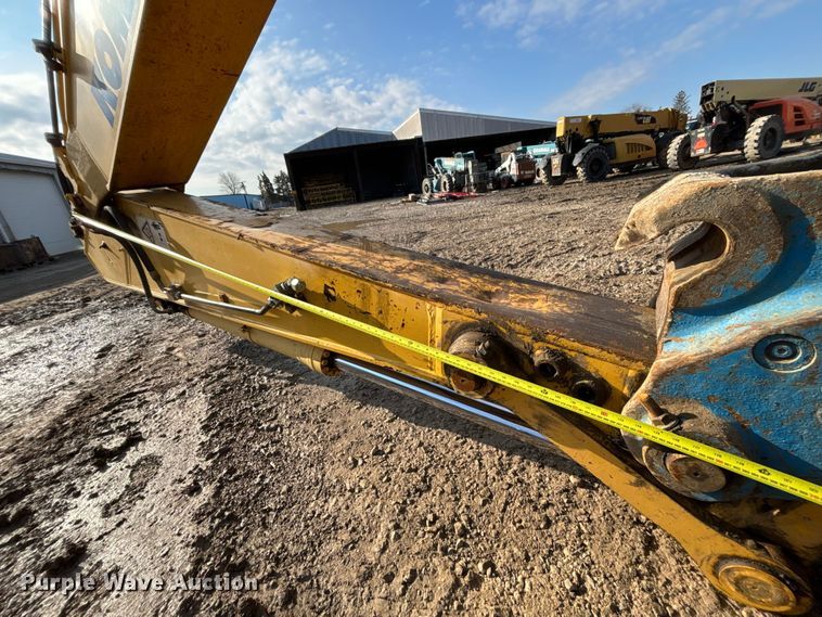 image for item EM5056 2011 Komatsu PC200LC-8 excavator