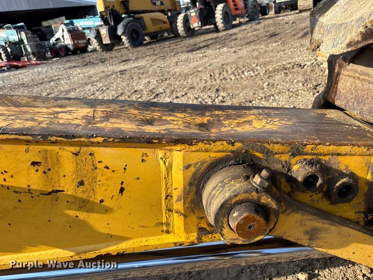 image for item EM5056 2011 Komatsu PC200LC-8 excavator