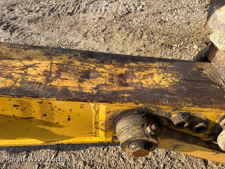 image for item EM5056 2011 Komatsu PC200LC-8 excavator