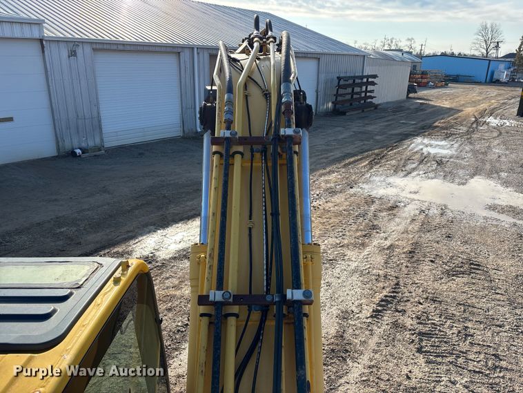 image for item EM5056 2011 Komatsu PC200LC-8 excavator