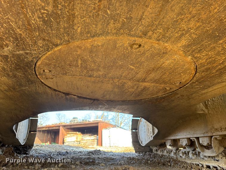 image for item EM5056 2011 Komatsu PC200LC-8 excavator