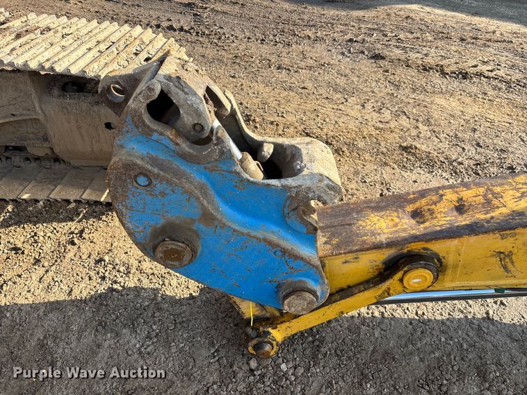 image for item EM5056 2011 Komatsu PC200LC-8 excavator