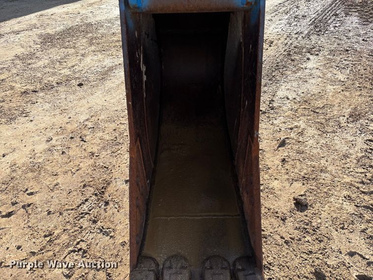 image for item EM5056 2011 Komatsu PC200LC-8 excavator