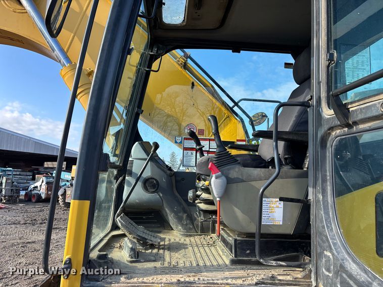 image for item EM5056 2011 Komatsu PC200LC-8 excavator