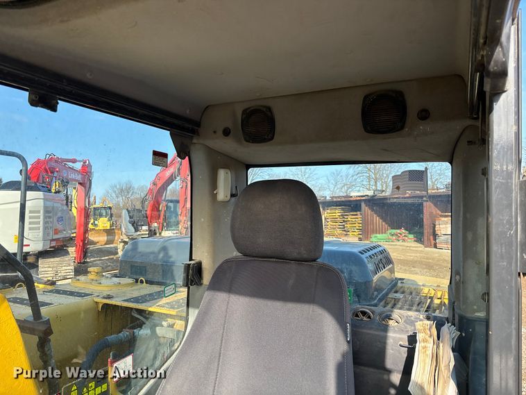 image for item EM5056 2011 Komatsu PC200LC-8 excavator