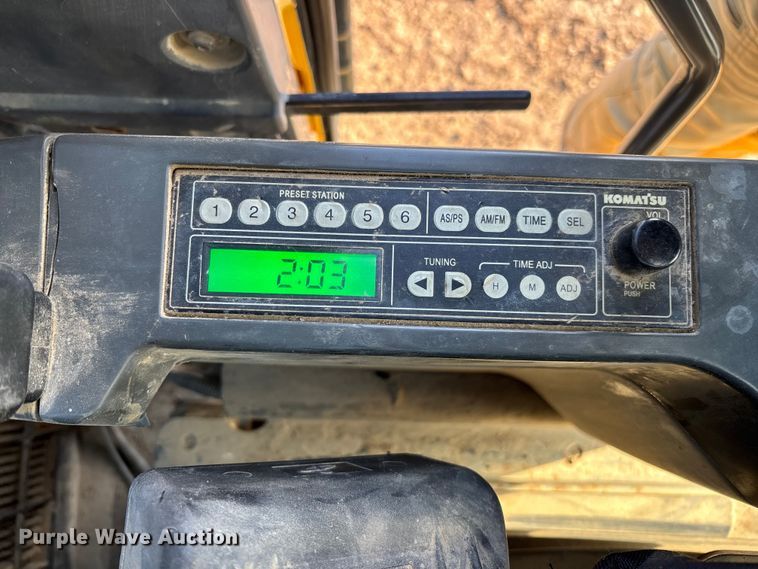 image for item EM5056 2011 Komatsu PC200LC-8 excavator