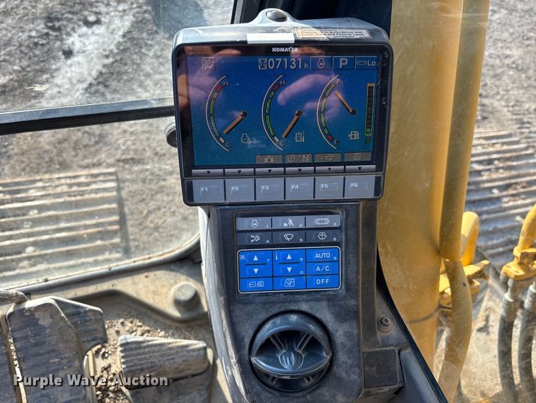 image for item EM5056 2011 Komatsu PC200LC-8 excavator