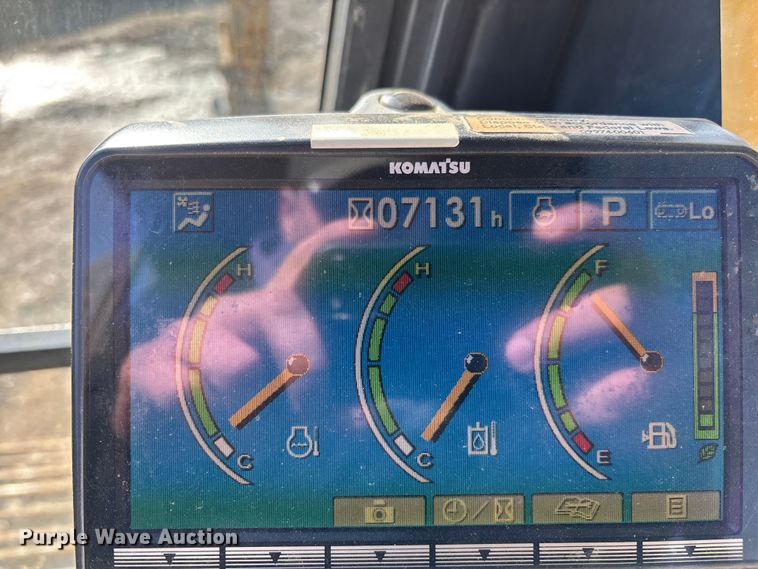 image for item EM5056 2011 Komatsu PC200LC-8 excavator