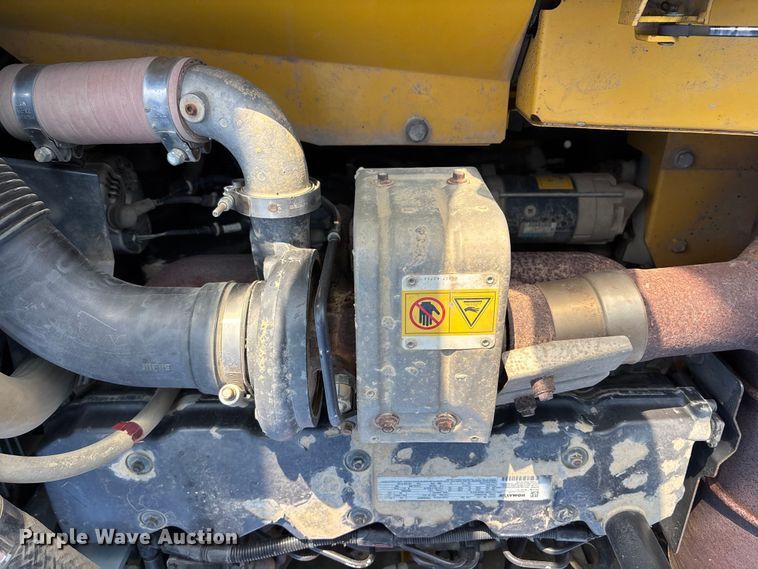 image for item EM5056 2011 Komatsu PC200LC-8 excavator